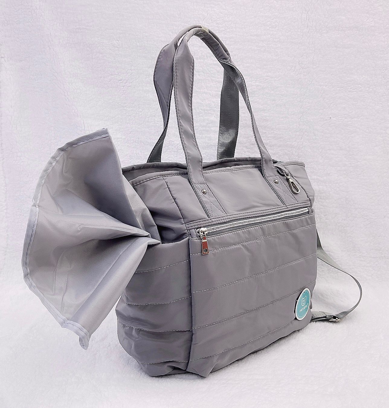 Bolso maternal impermeable mas mudador color gris