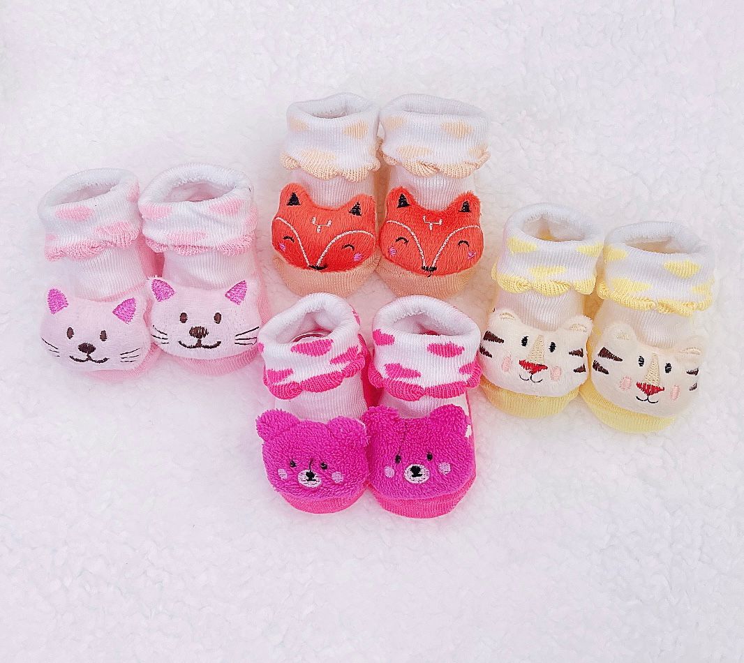 4 pares surtidos de calcetines de algodón tipo botines con diseño en 3D y antideslizante (niña)